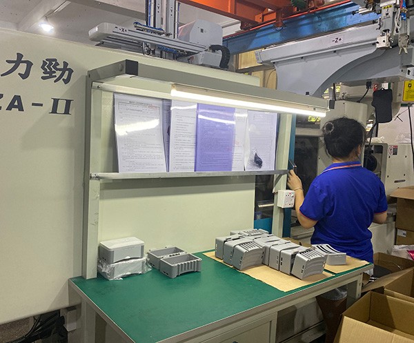 射出成形工場